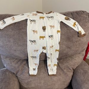 Kyte Zippered Romper: MOO